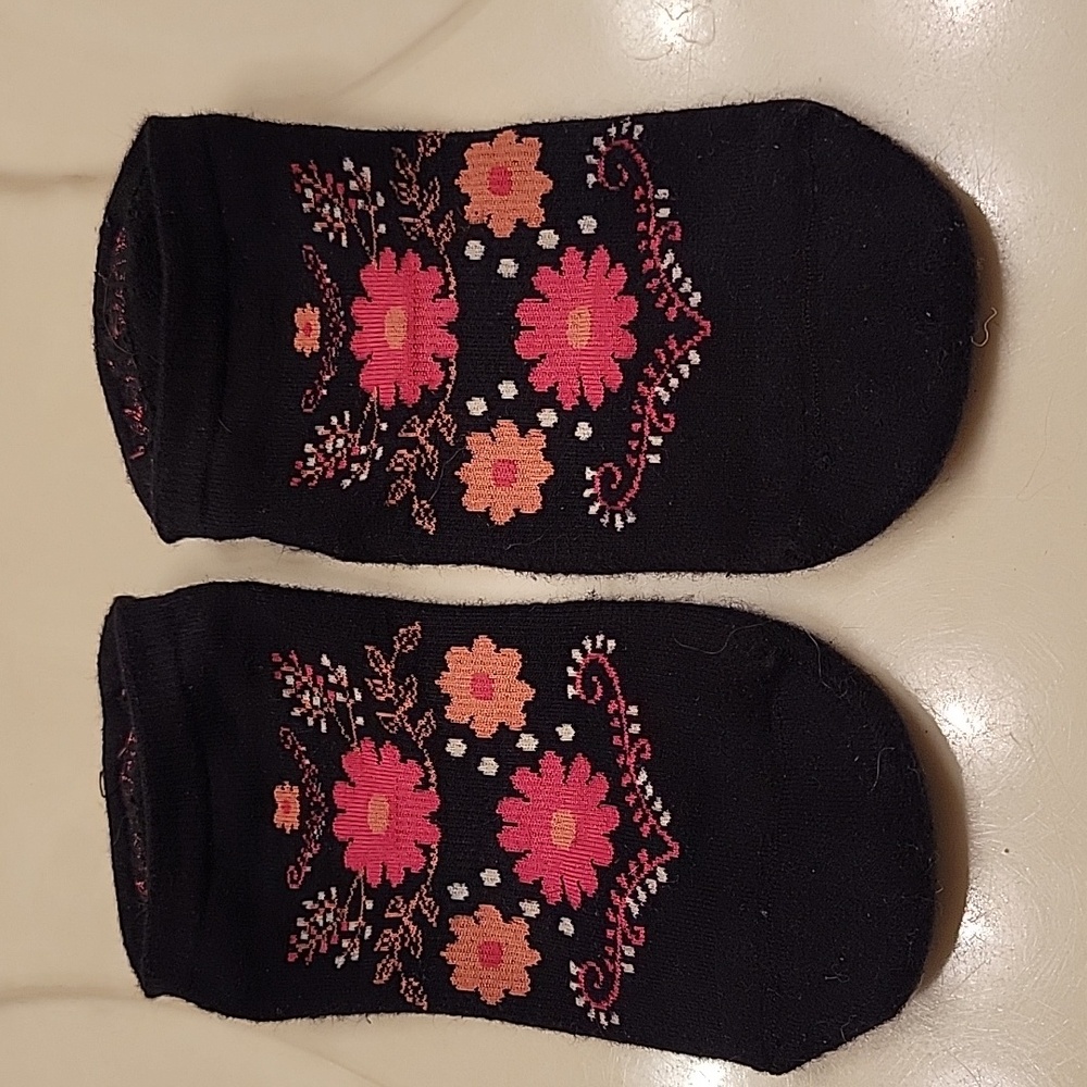 Tavi Noir Low Rise Grip Socks Size Small